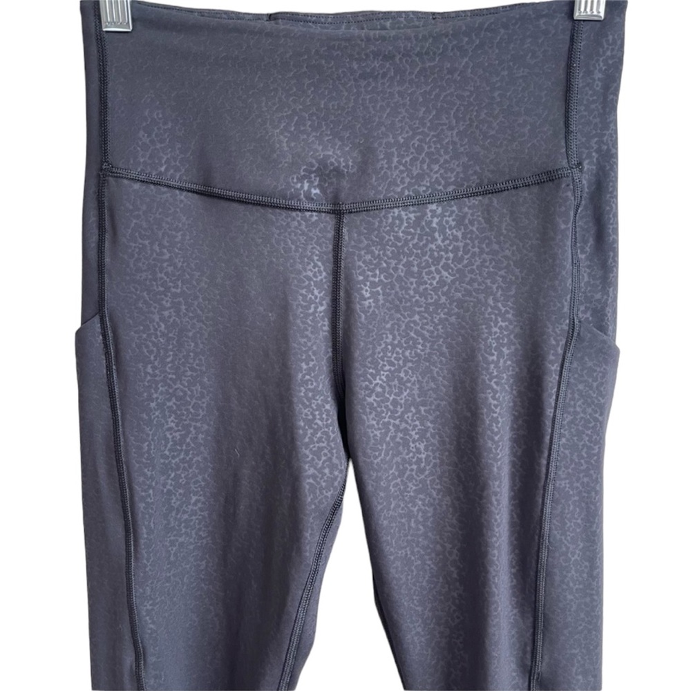 Athleta Ultimate Stash Pocket Embossed XS EUC - Picture 5 of 9